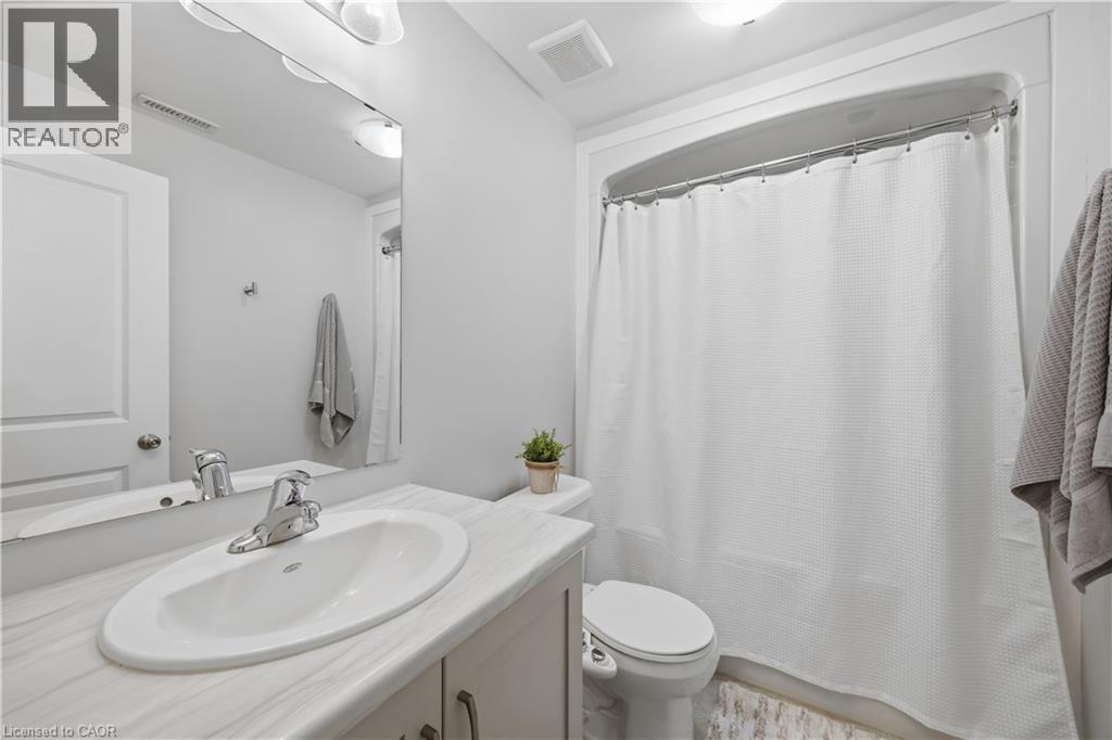 43 LOWRIE Crescent - 36