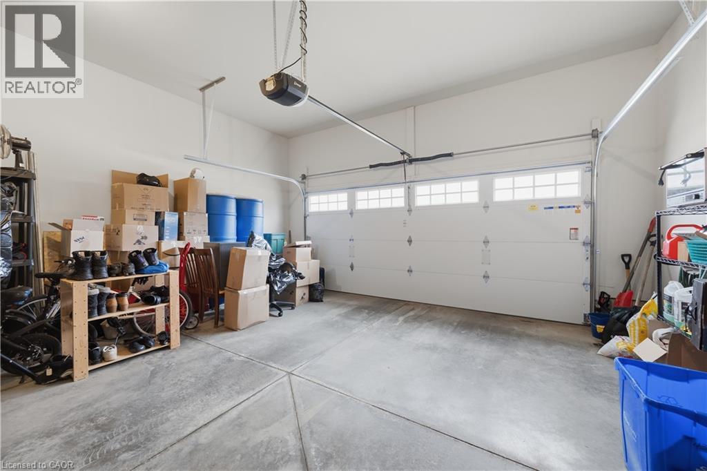 43 LOWRIE Crescent - 37