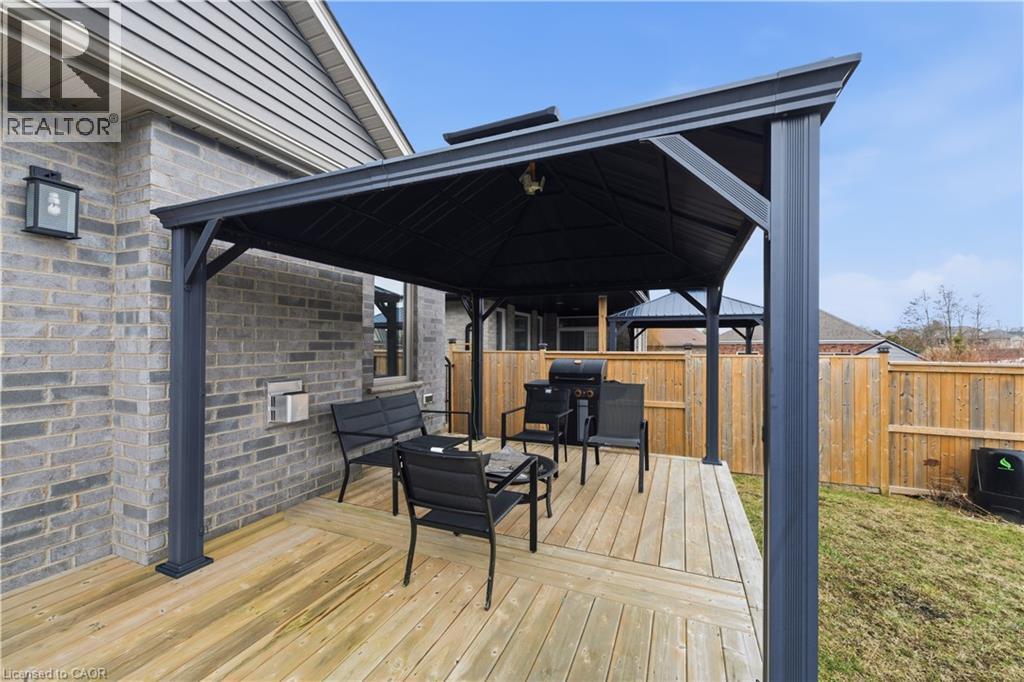 43 LOWRIE Crescent - 39
