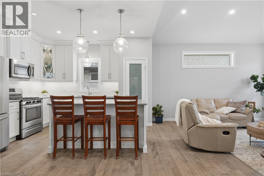 43 LOWRIE Crescent - 8