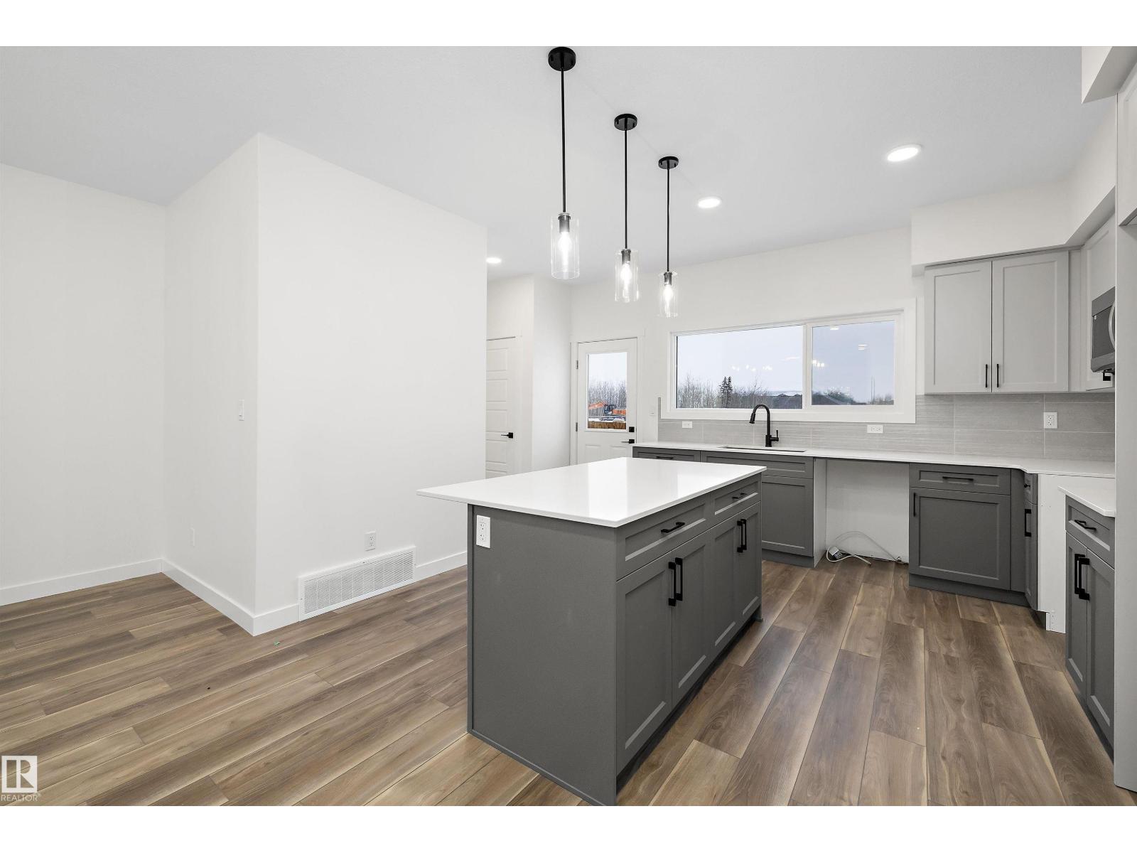 
          18103 85 Street NW
            <br/>
            <span>Edmonton</span>
            , 
            <span>AB</span>
             <span>T5Z0G6</span>
         - Photo 34