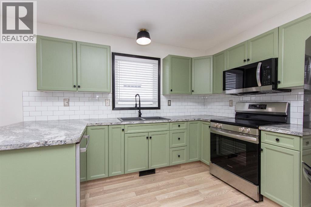 16 Johnson Close, Penhold