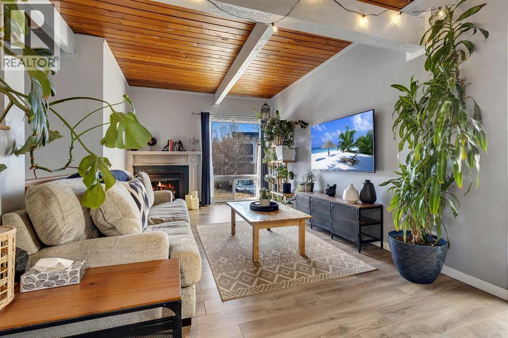 Single Family House Bi-level for Sale in  Pinemont Gate NE Pineridge Calgary 