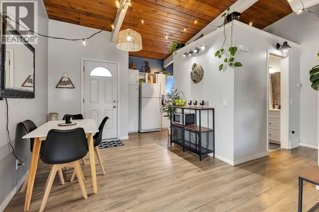 Single Family House Bi-level for Sale in  Pinemont Gate NE Pineridge Calgary 