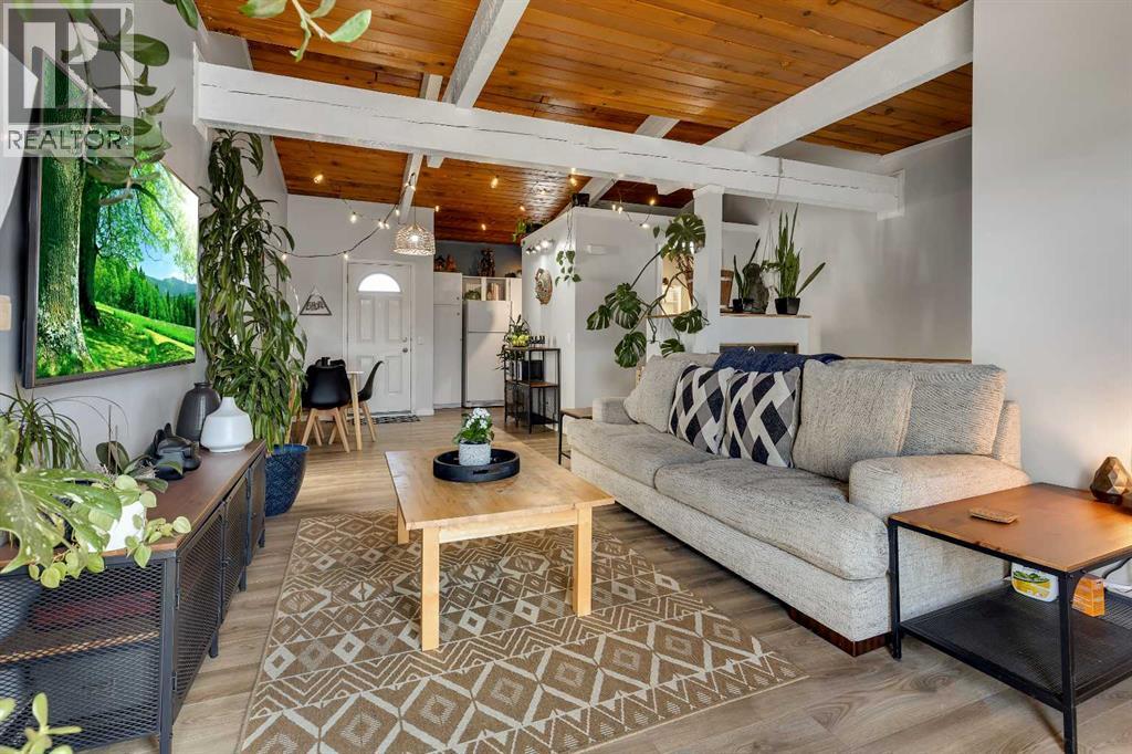 Single Family House Bi-level for Sale in  Pinemont Gate NE Pineridge Calgary 