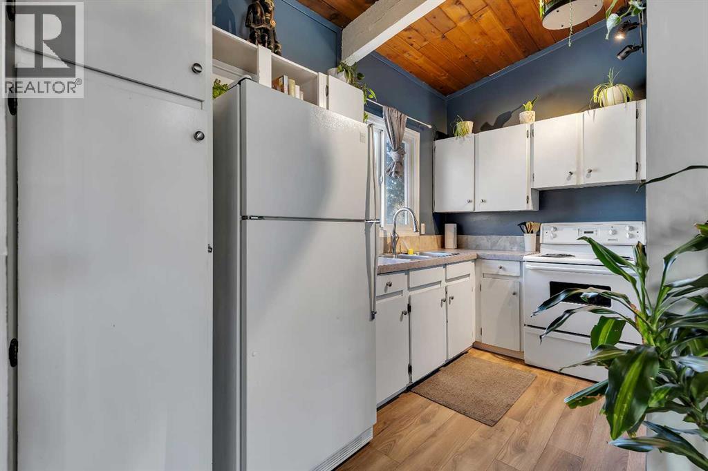 Single Family House Bi-level for Sale in  Pinemont Gate NE Pineridge Calgary 