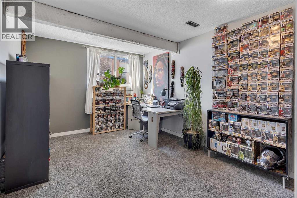 Single Family House Bi-level for Sale in  Pinemont Gate NE Pineridge Calgary 