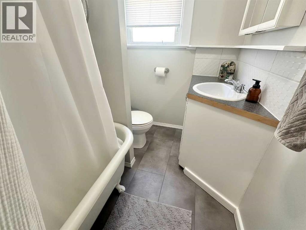 Single Family House Bungalow for Sale in   Avenue S Victoria Park Lethbridge 