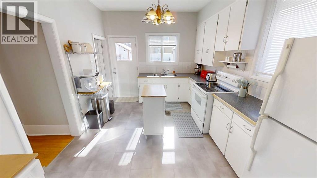 Single Family House Bungalow for Sale in   Avenue S Victoria Park Lethbridge 