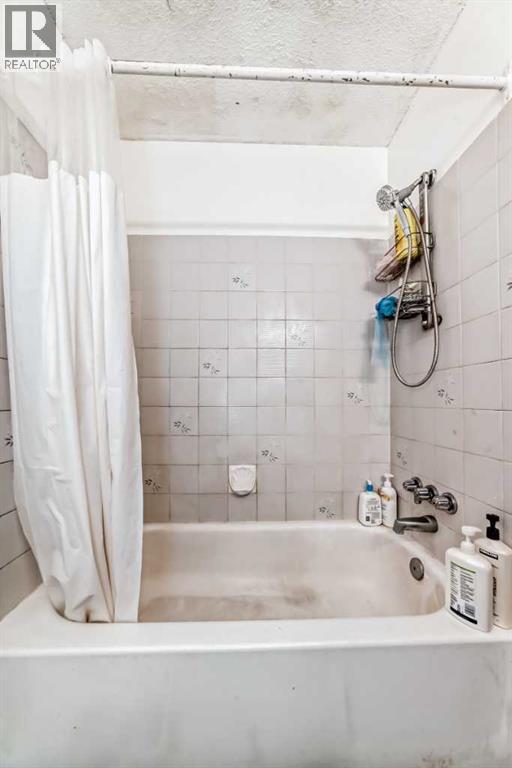 Single Family House for Sale in  Falmere Way NE Falconridge Calgary 