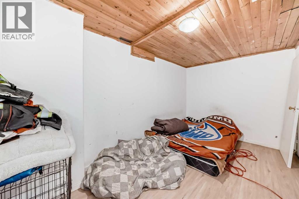 Single Family House for Sale in  Falmere Way NE Falconridge Calgary 