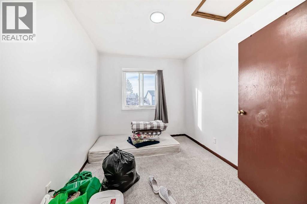 Single Family House for Sale in  Falmere Way NE Falconridge Calgary 