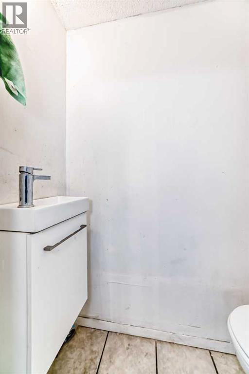 Single Family House for Sale in  Falmere Way NE Falconridge Calgary 