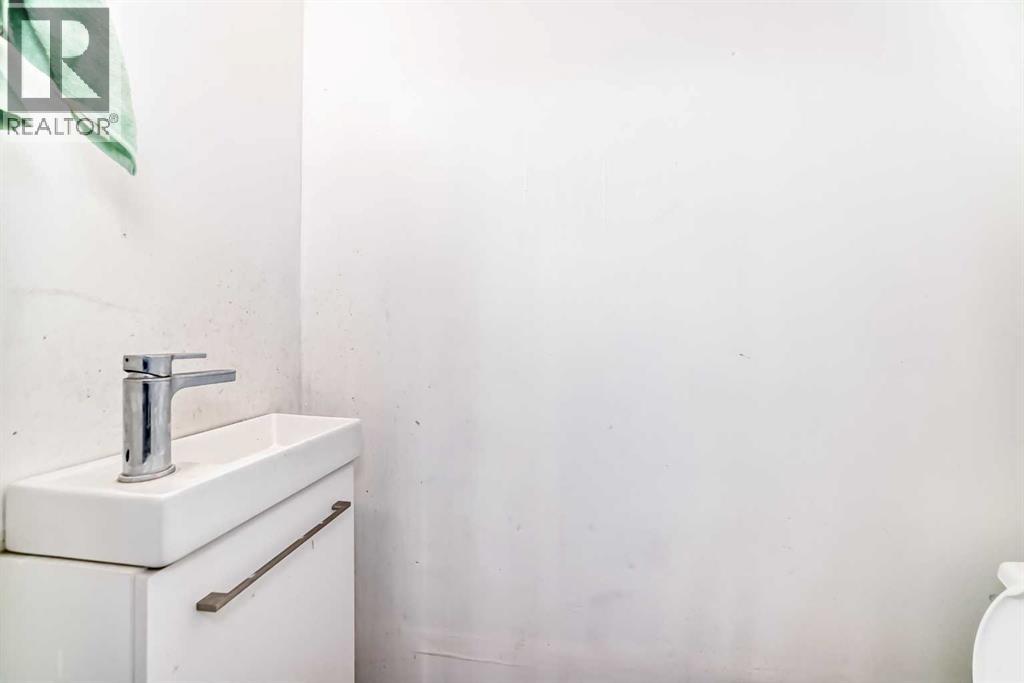 Single Family House for Sale in  Falmere Way NE Falconridge Calgary 