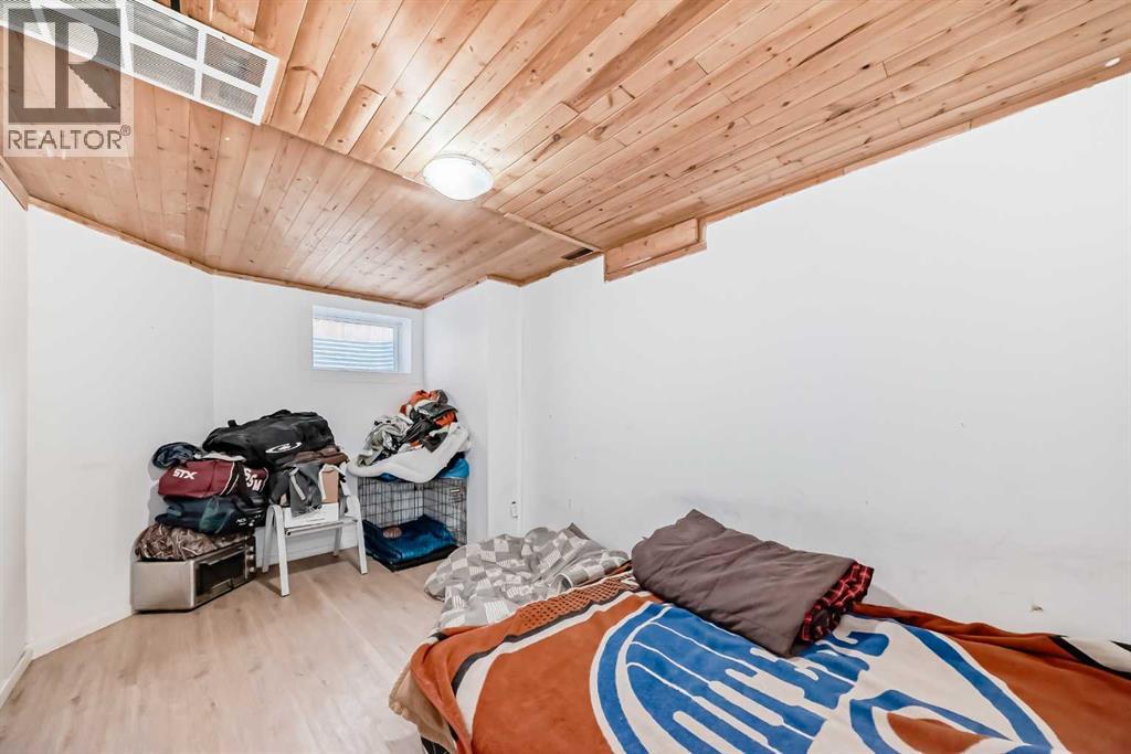 Single Family House for Sale in  Falmere Way NE Falconridge Calgary 