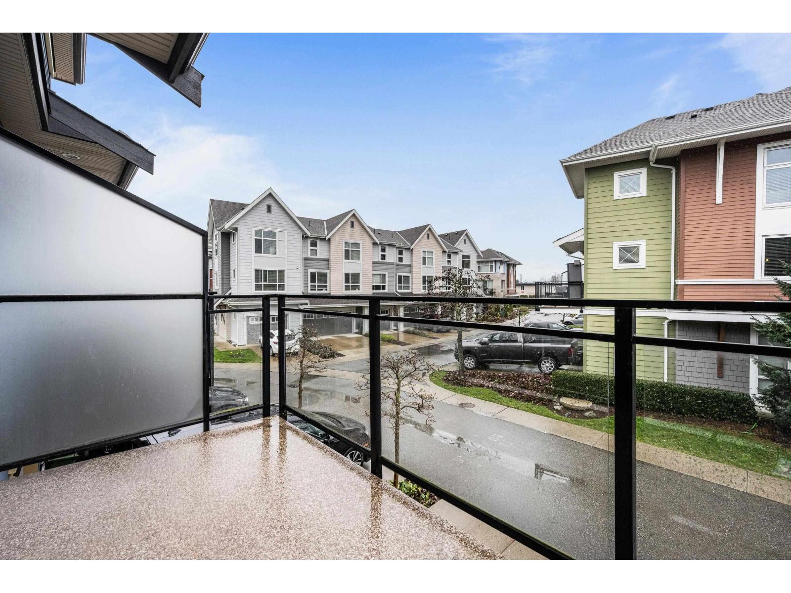 3 45615 TAMIHI WAY, Garrison Crossing, Chilliwack