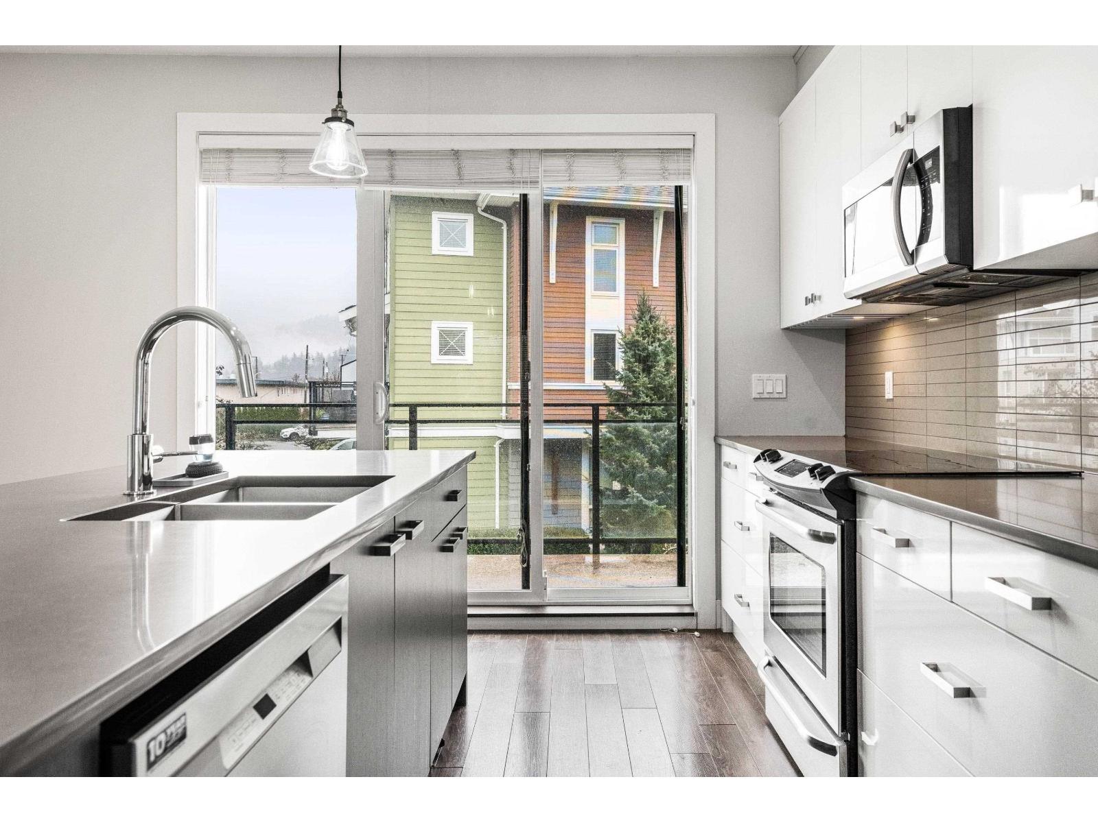 3 45615 TAMIHI WAY, Garrison Crossing, Chilliwack