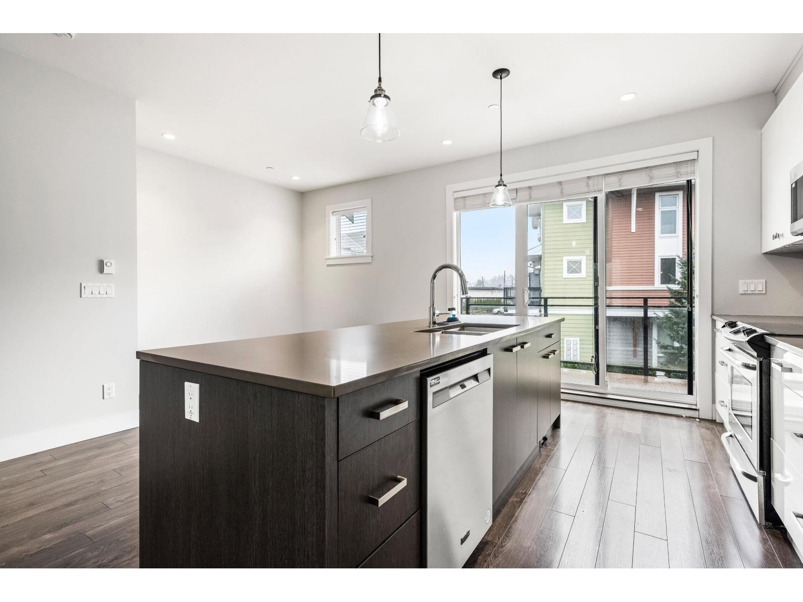 3 45615 TAMIHI WAY, Garrison Crossing, Chilliwack