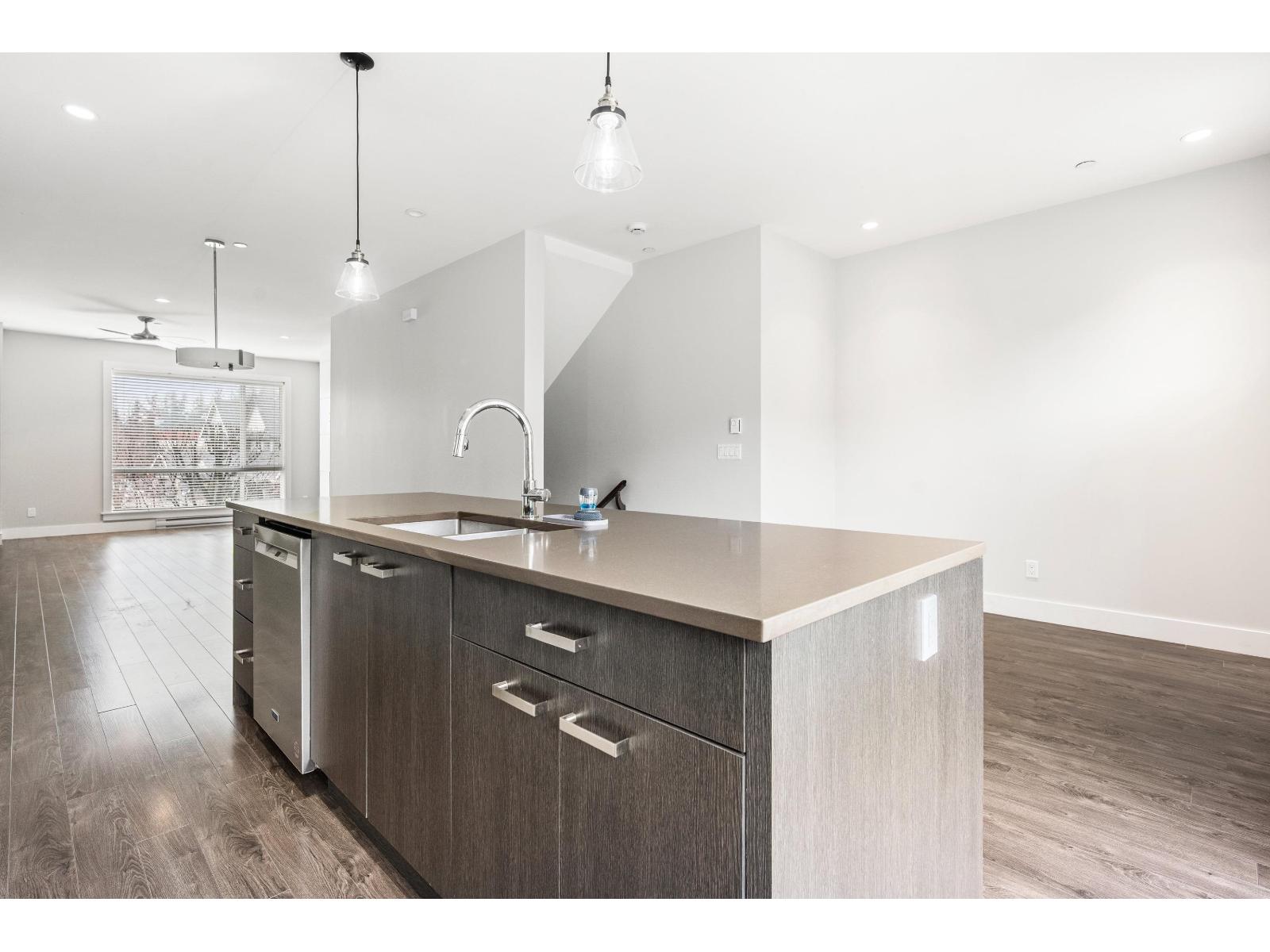 3 45615 TAMIHI WAY, Garrison Crossing, Chilliwack