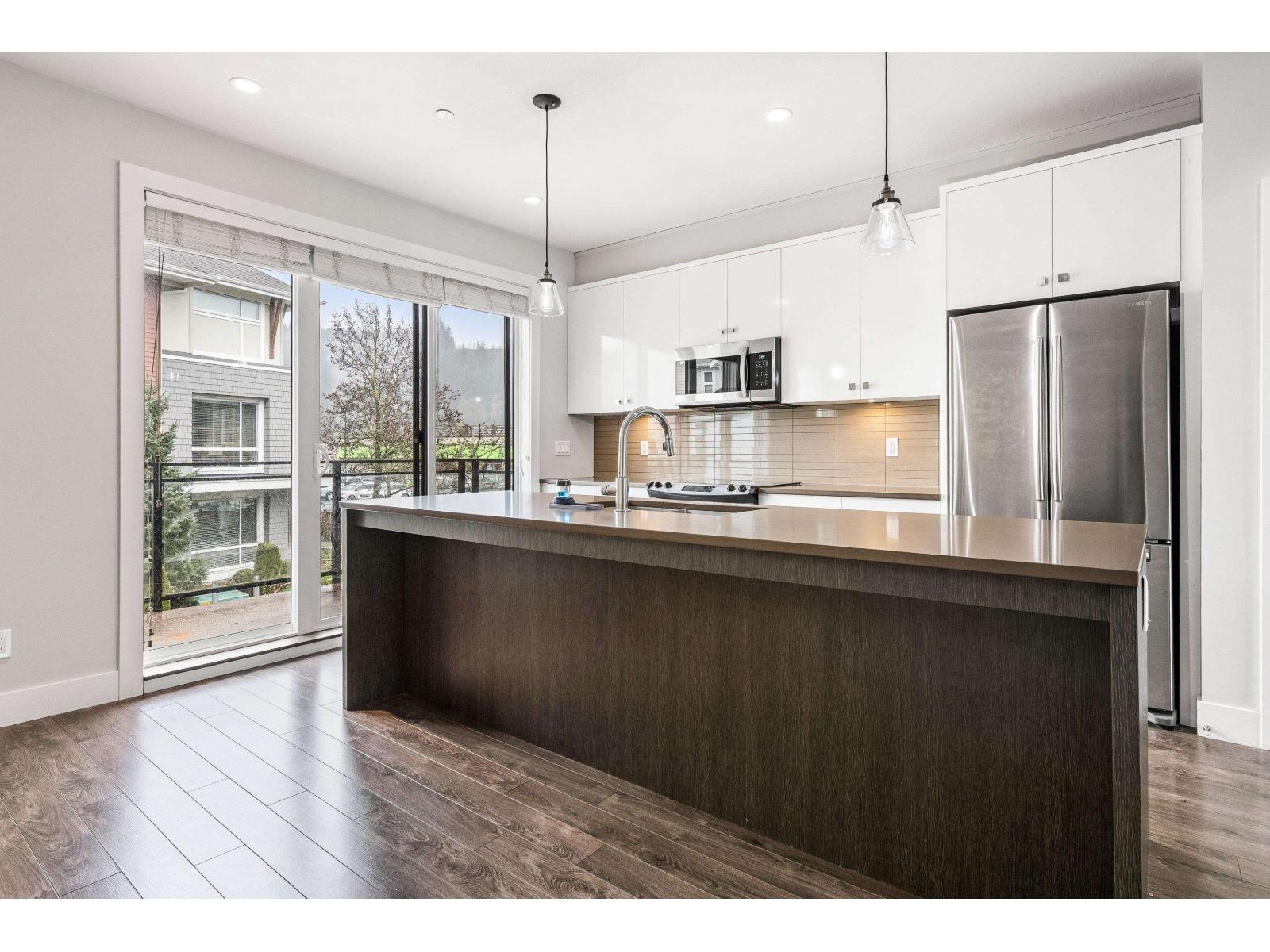 3 45615 TAMIHI WAY, Garrison Crossing, Chilliwack