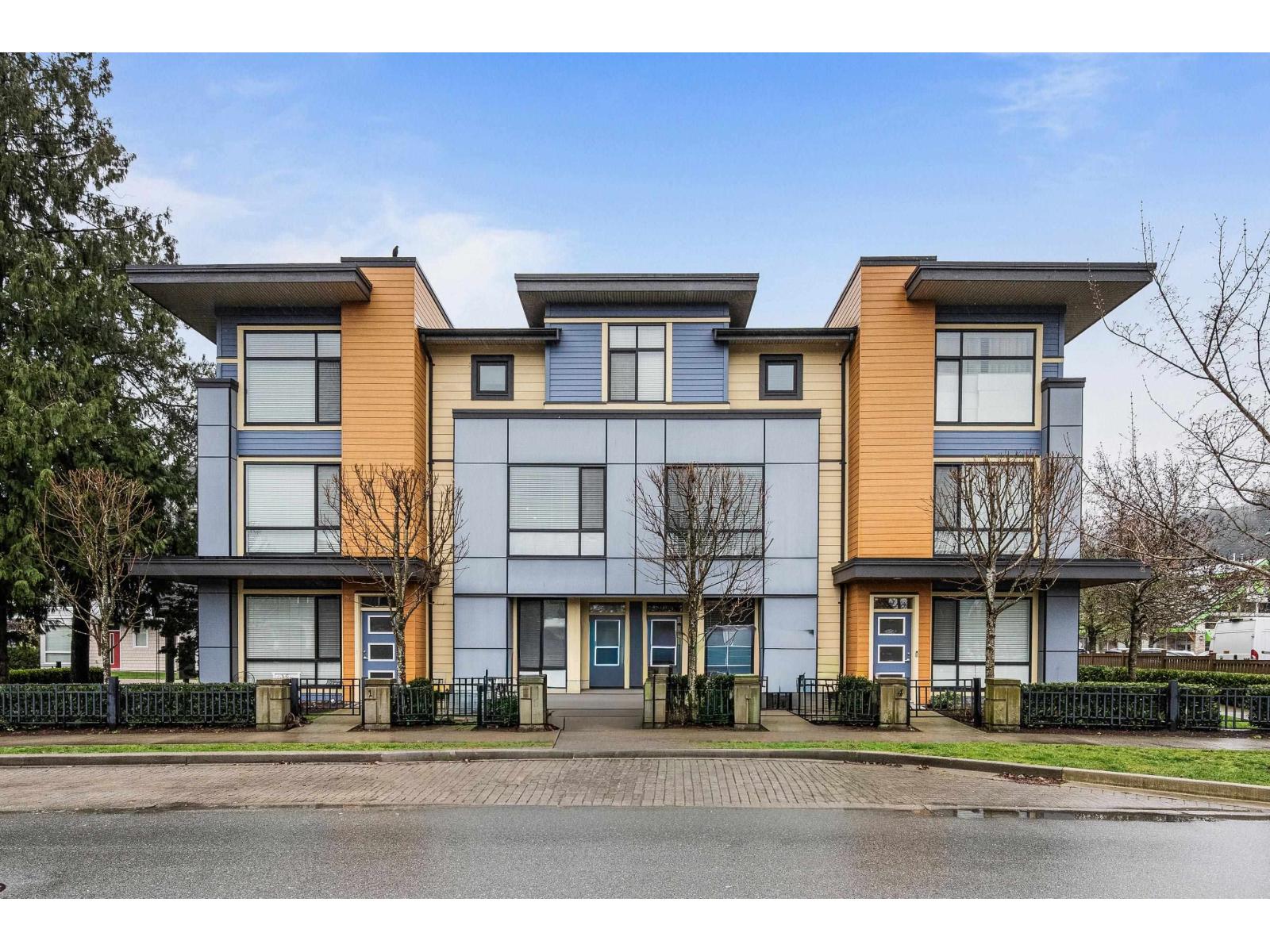 3 45615 TAMIHI WAY, Garrison Crossing, Chilliwack