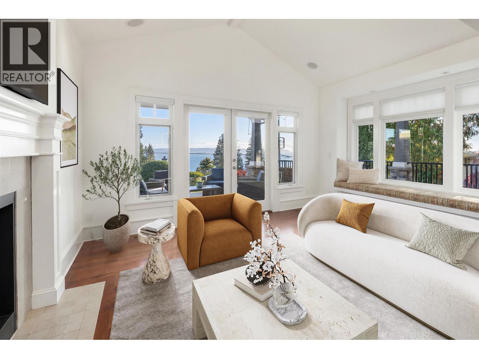 2623 LAWSON AVENUE, West Vancouver