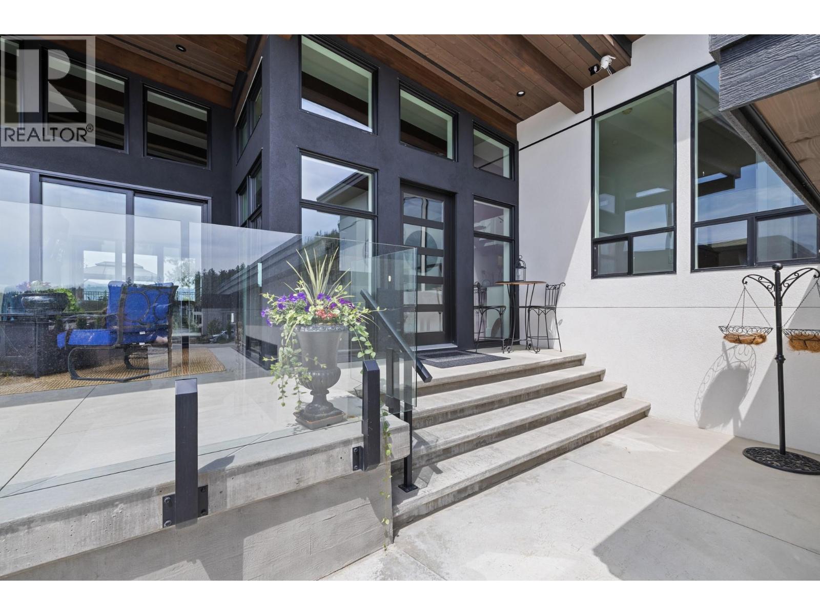 9532 Benchland Drive, Lake Country