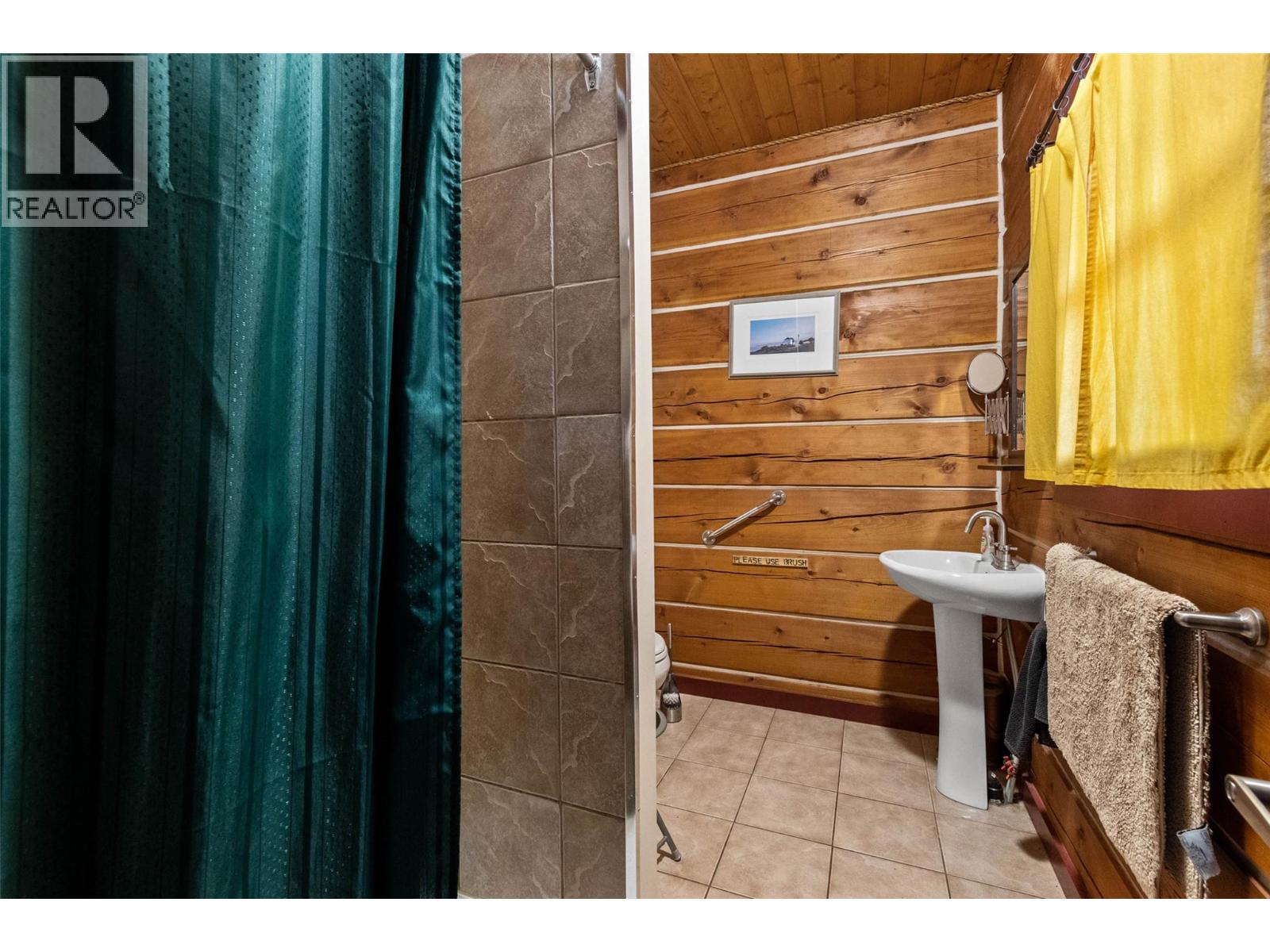  Taweel Lake Road, Little Fort