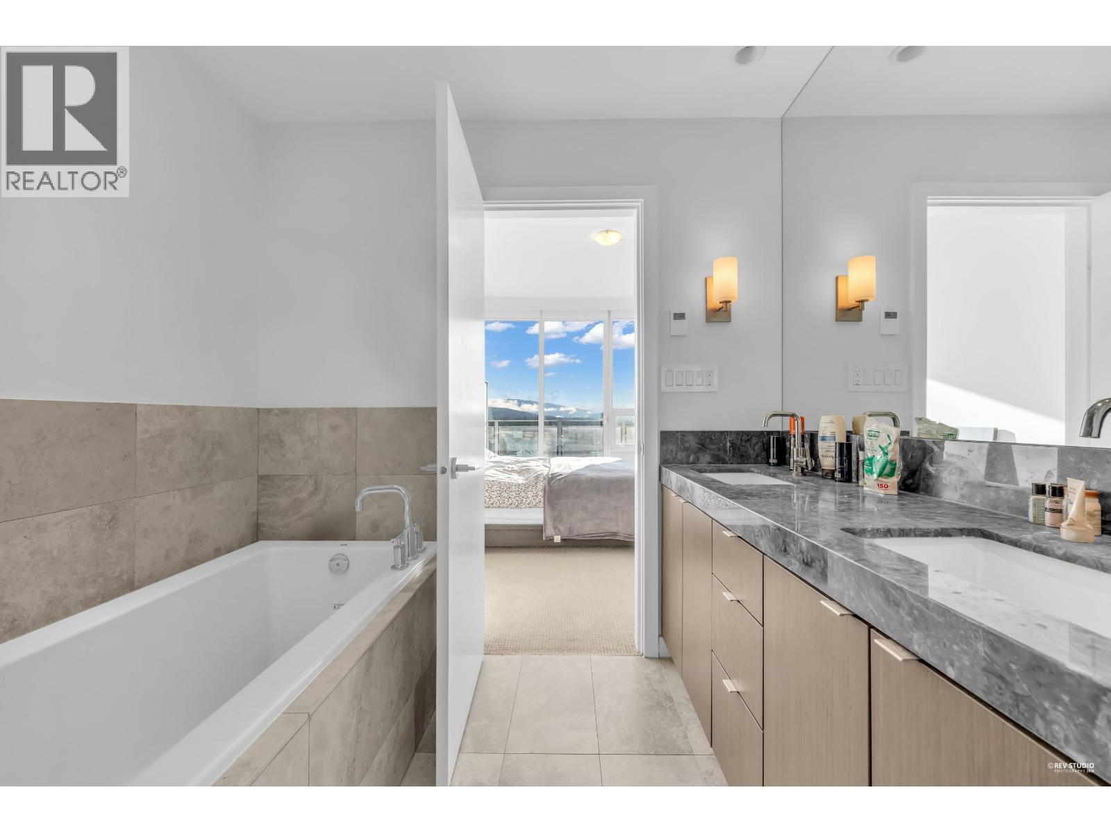 2301 125 E 14TH STREET, North Vancouver