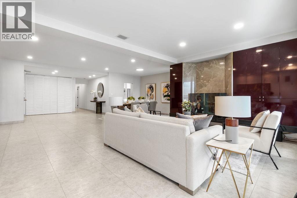 401 2015 BEACH AVENUE, Vancouver