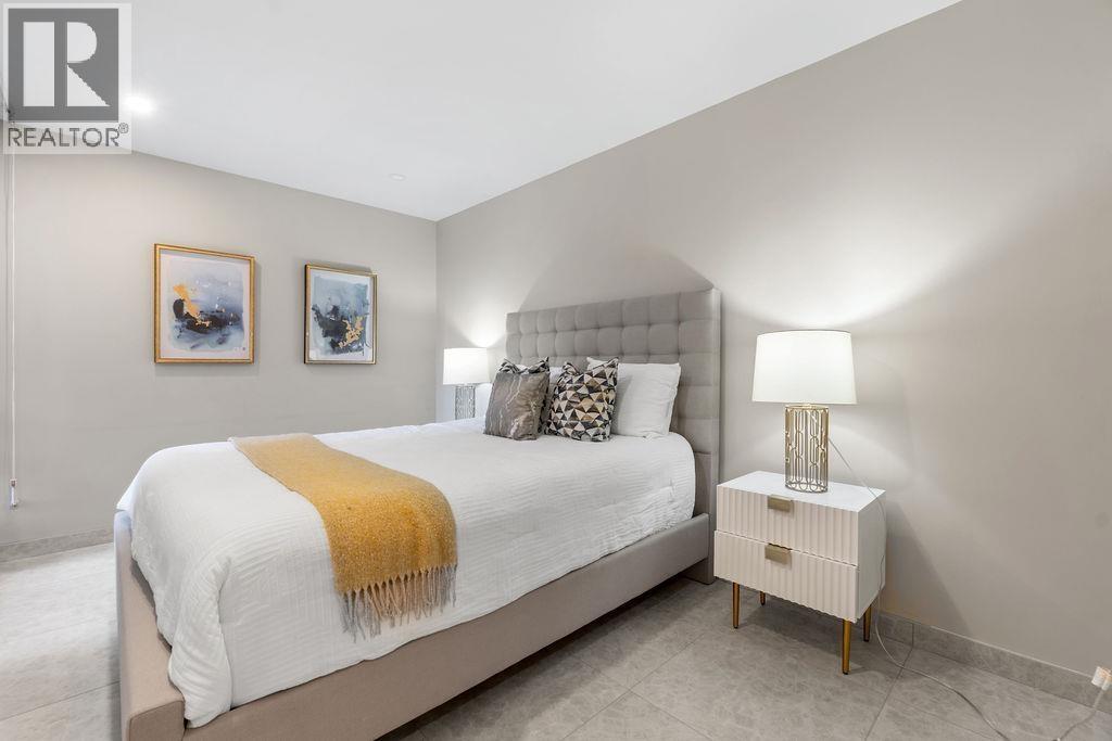 401 2015 BEACH AVENUE, Vancouver