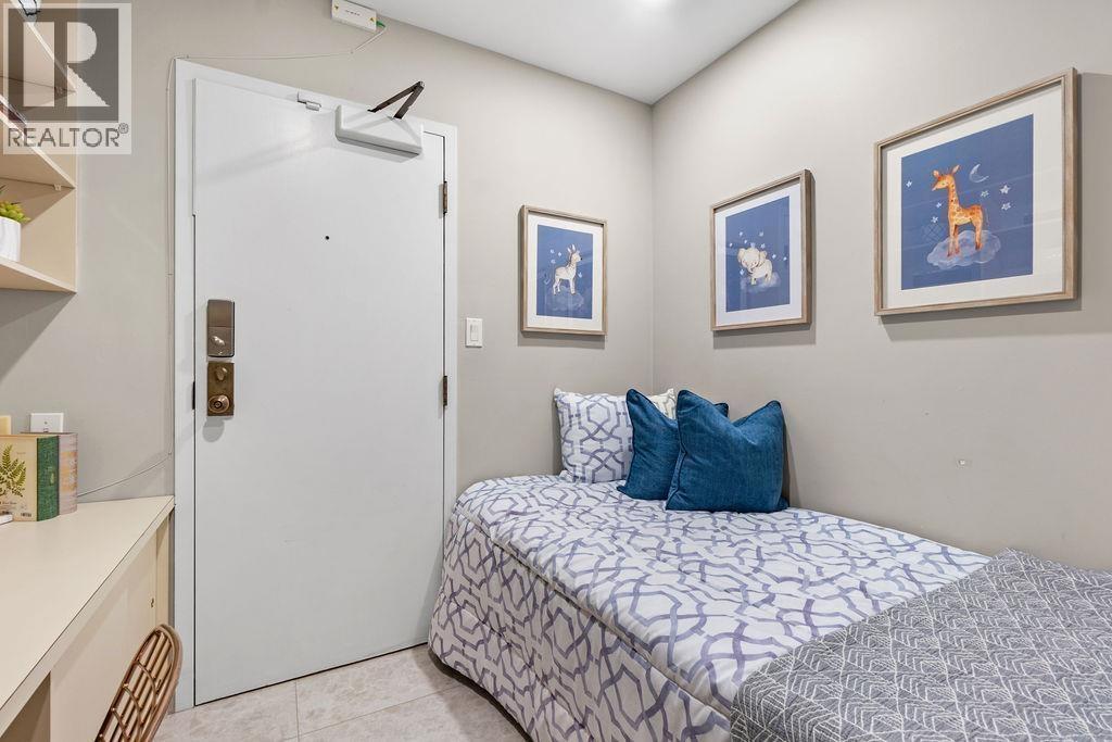 401 2015 BEACH AVENUE, Vancouver