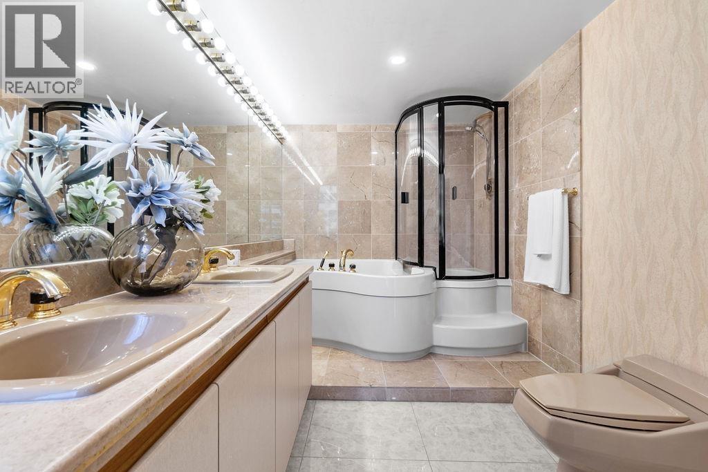 401 2015 BEACH AVENUE, Vancouver