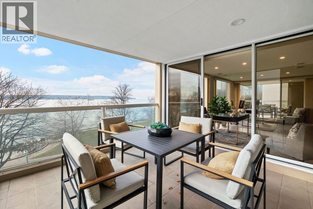 401 2015 BEACH AVENUE, Vancouver