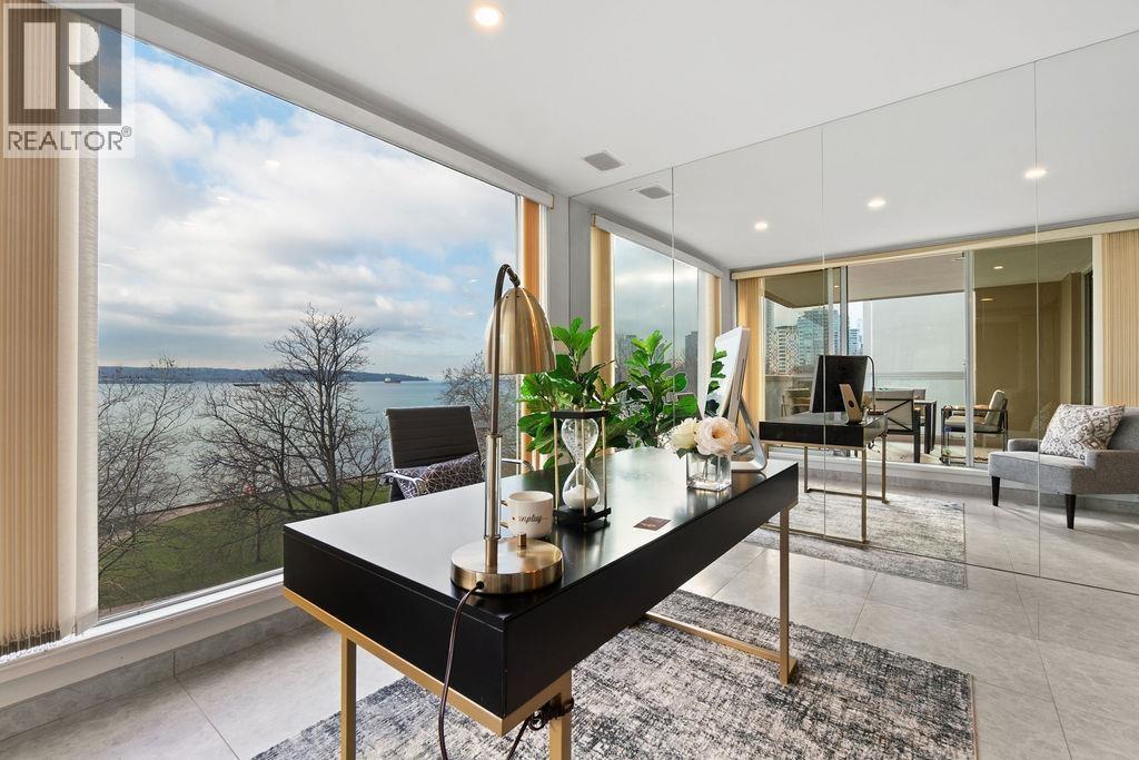 401 2015 BEACH AVENUE, Vancouver