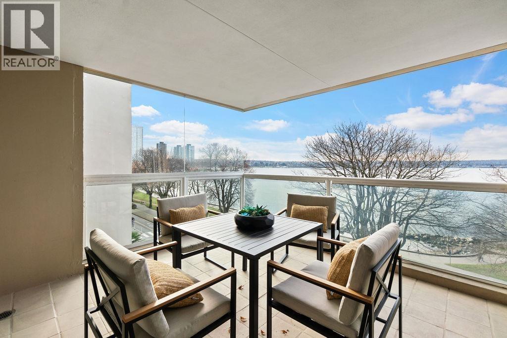 401 2015 BEACH AVENUE, Vancouver