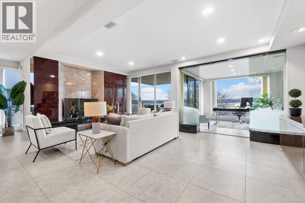 401 2015 BEACH AVENUE, Vancouver