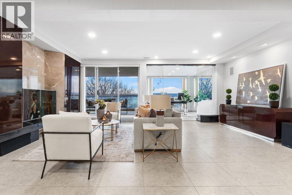 401 2015 BEACH AVENUE, Vancouver