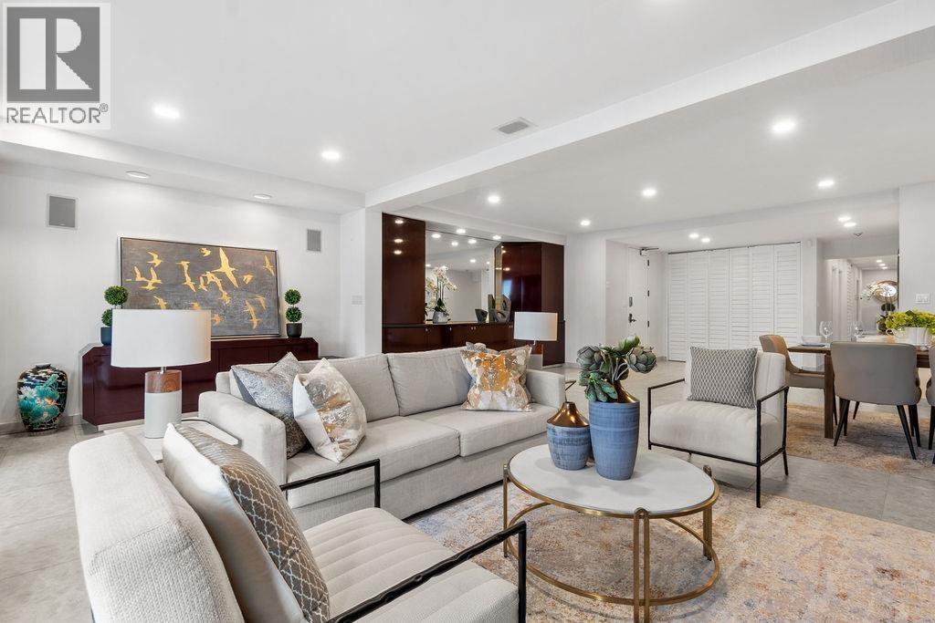 401 2015 BEACH AVENUE, Vancouver