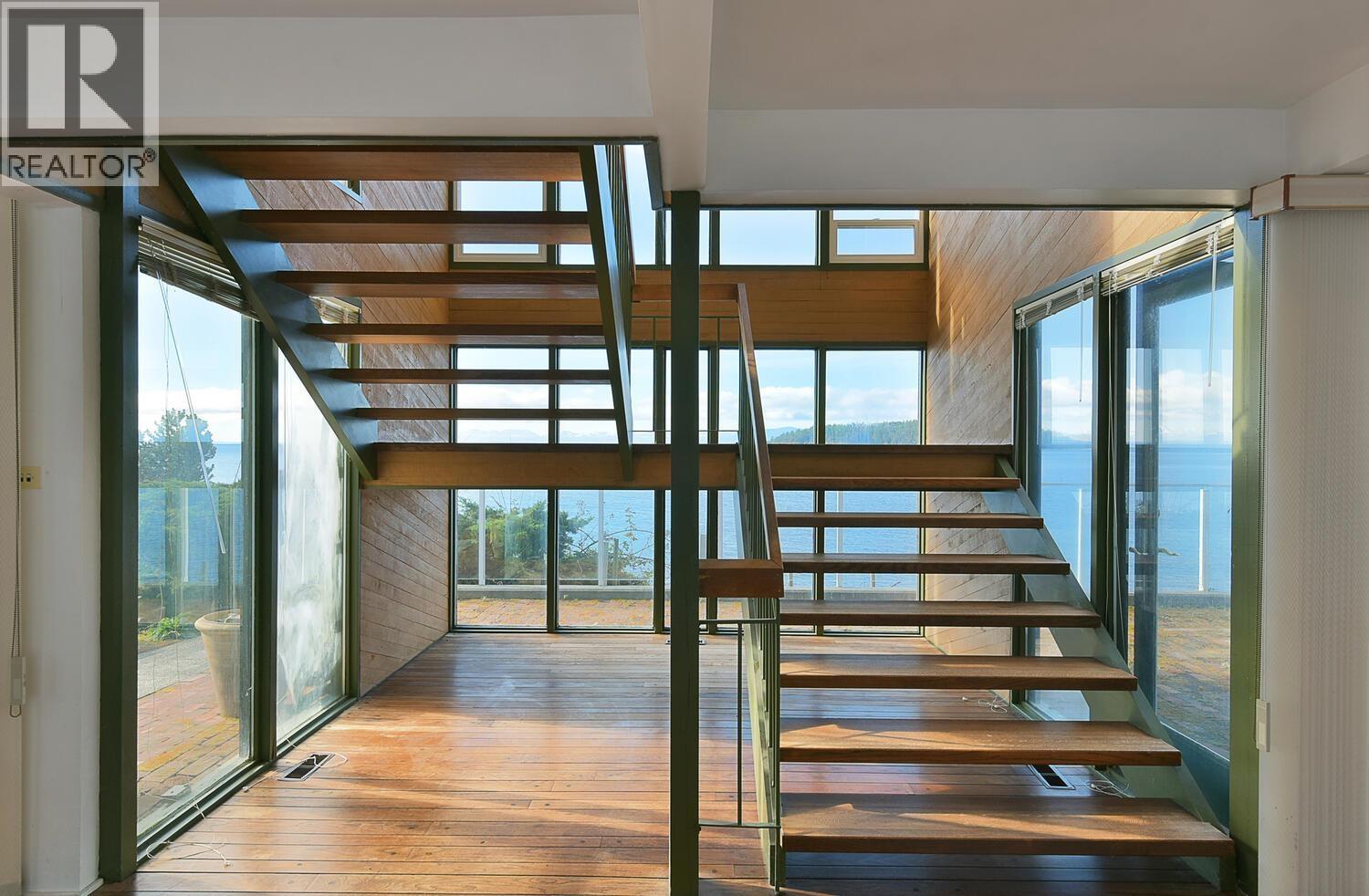 5907 SUNSHINE COAST HIGHWAY, Sechelt