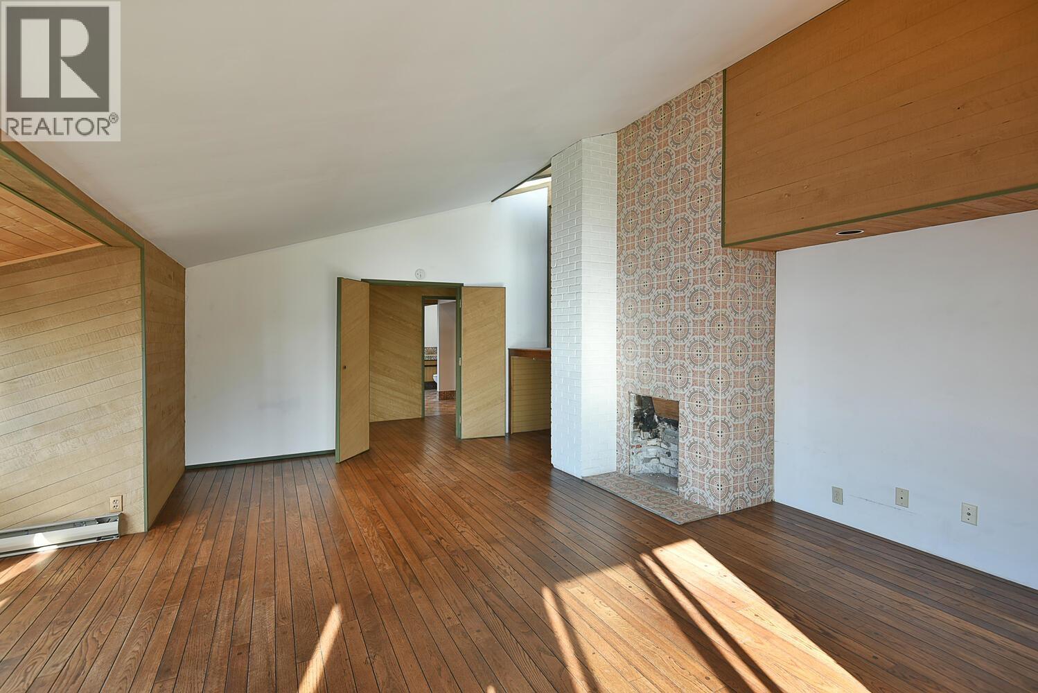 5907 SUNSHINE COAST HIGHWAY, Sechelt