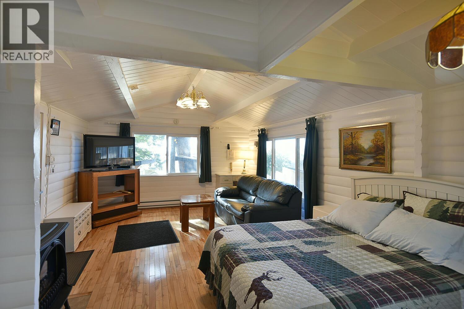 5907 SUNSHINE COAST HIGHWAY, Sechelt