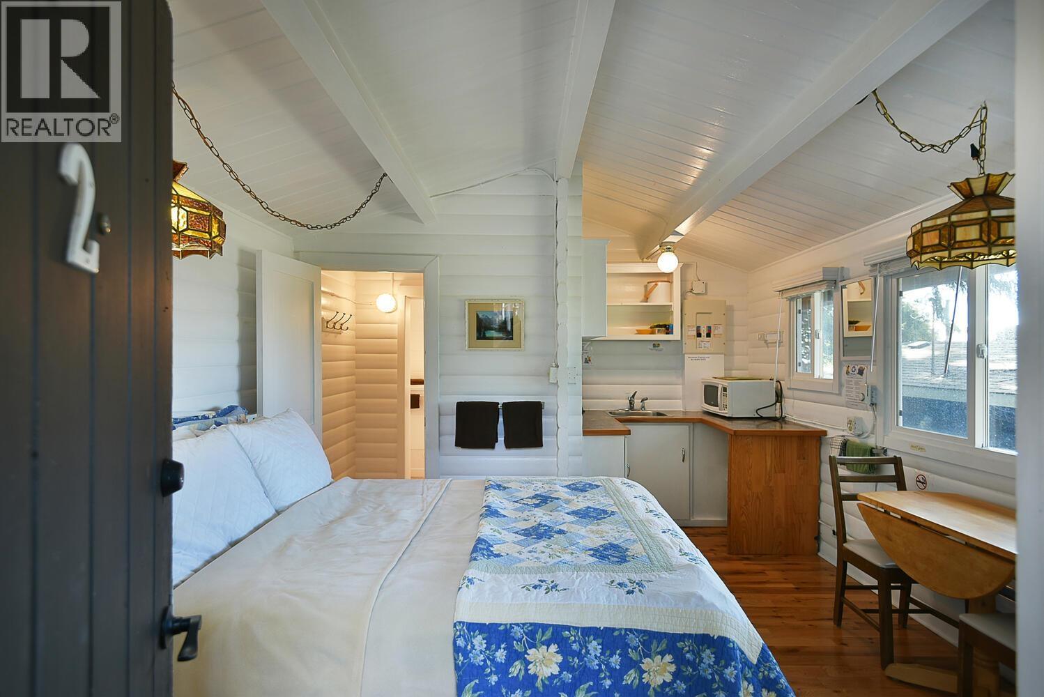 5907 SUNSHINE COAST HIGHWAY, Sechelt