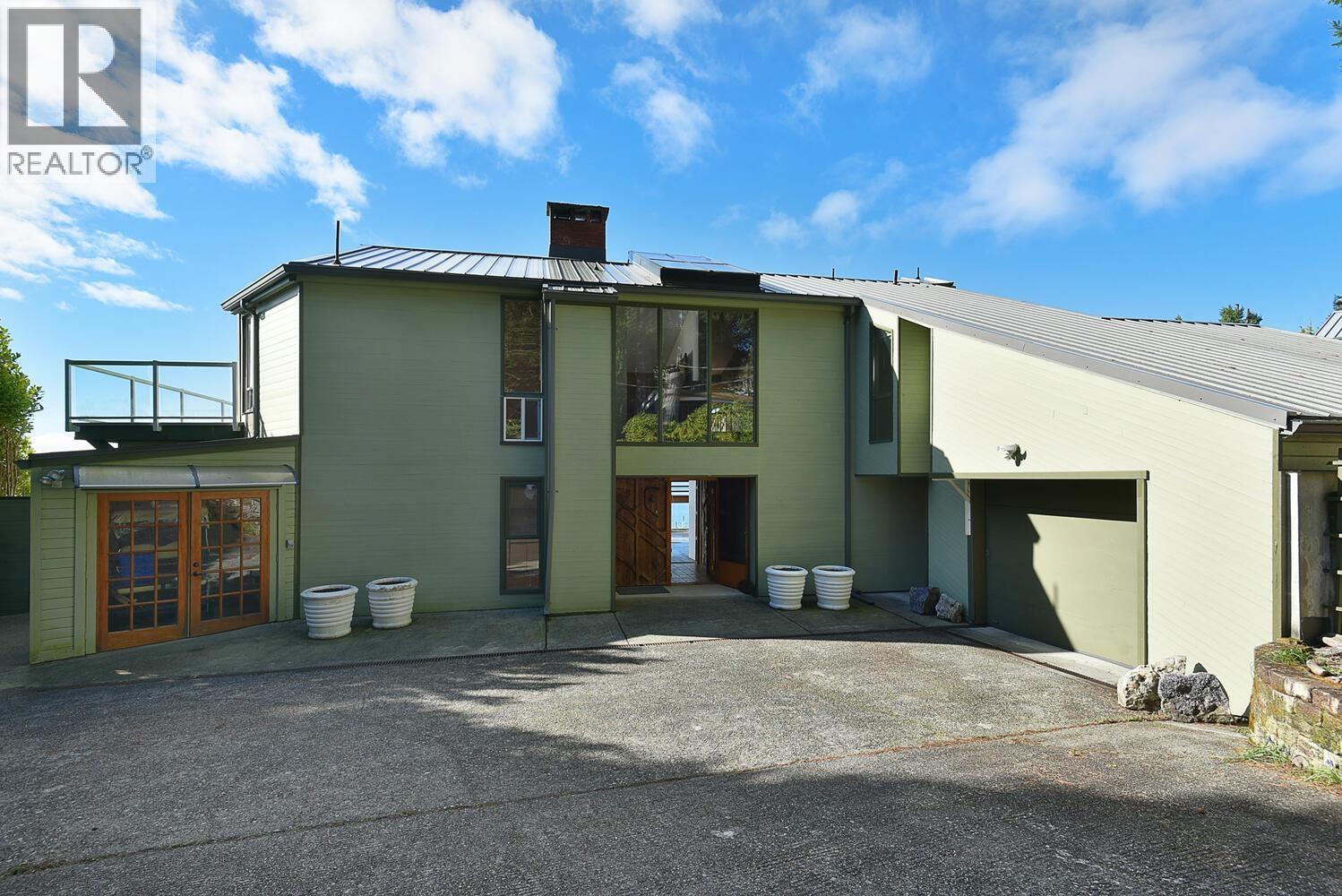 5907 SUNSHINE COAST HIGHWAY, Sechelt