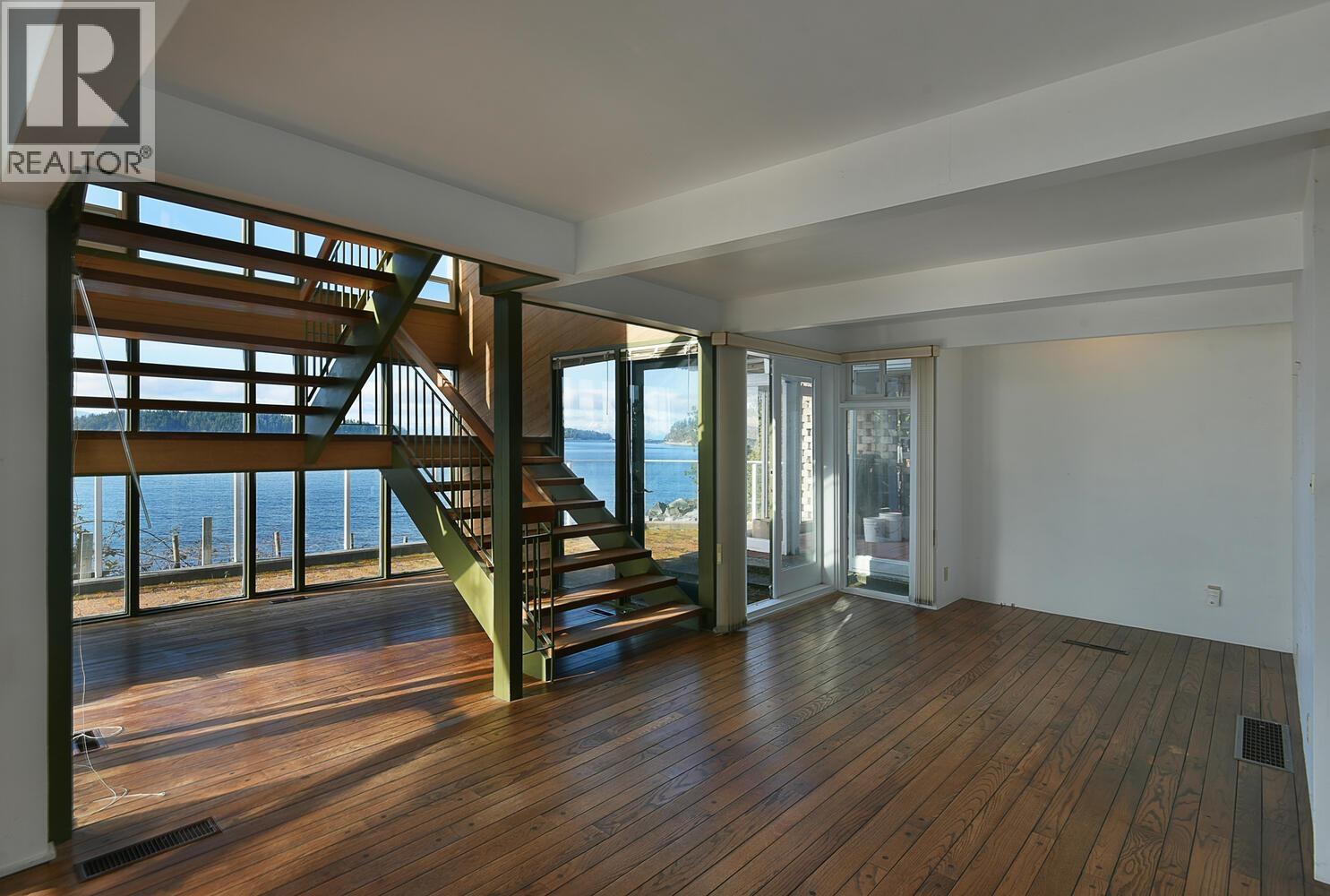 5907 SUNSHINE COAST HIGHWAY, Sechelt