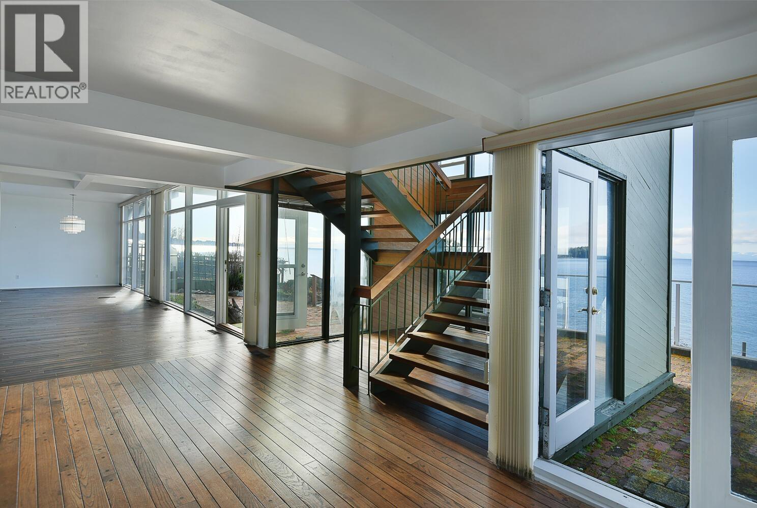 5907 SUNSHINE COAST HIGHWAY, Sechelt