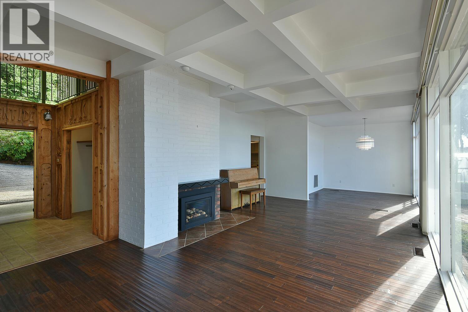 5907 SUNSHINE COAST HIGHWAY, Sechelt