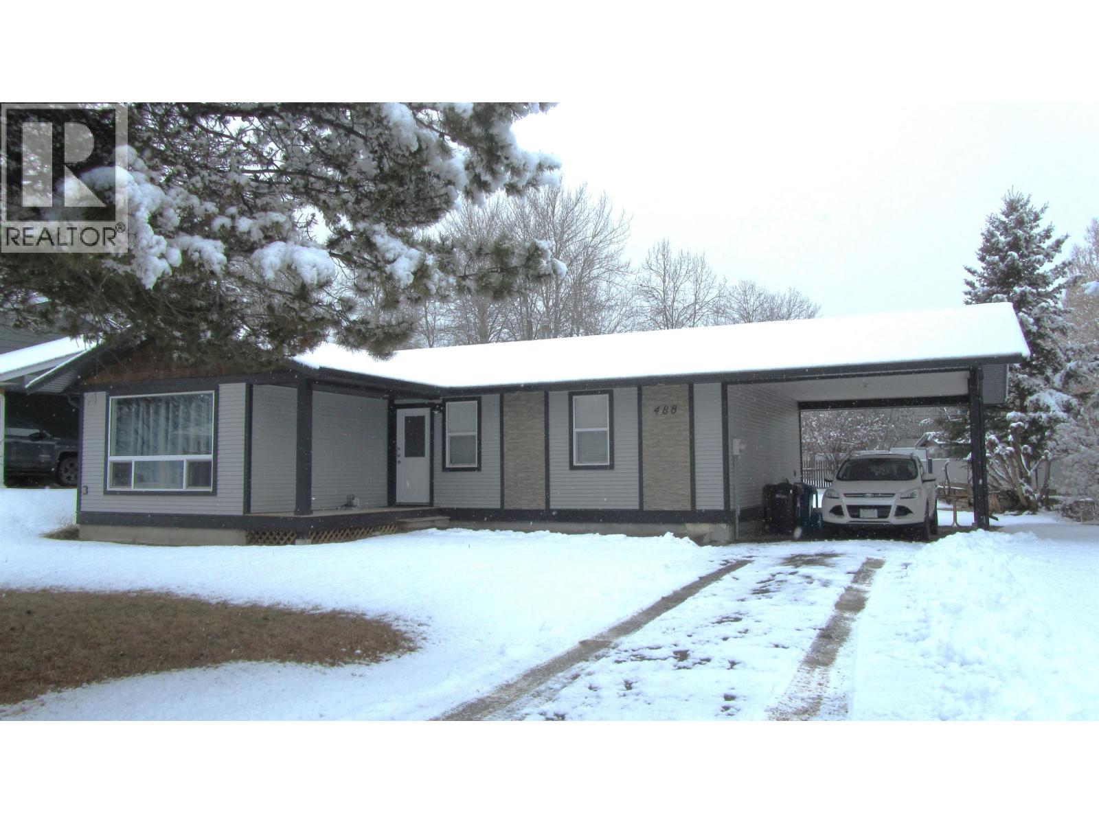 488 EVERGREEN Crescent - main photo