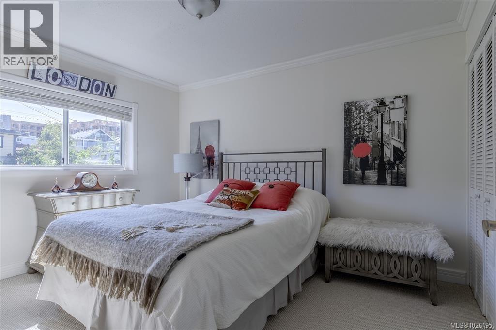 377 Milton St - 34