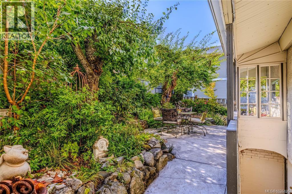 377 Milton St - 50